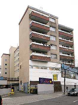 Wohnhaus in der Wilmersdorfer, Ecke Lewishamer Straße in Charlottenburg soll Hotel weichen