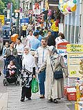 B&uuml;rgersteig der Karl-Marx-Stra&szlig;e in Neuk&ouml;lln
