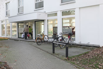 Fahrradständer vor der Krahmerstraße 2-4