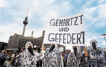Gehartzt, gefedert und demn&auml;chst auch noch ger&auml;umt? Anti-Hartz-Proteste im vergangenen Jahr