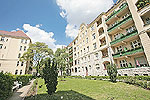 Wohnanlage mit Gr&uuml;nfl&auml;chen im Helenenhof in Friedrichshain