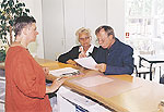 Senioren in einer BMV-Beratungsstelle