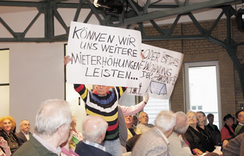 Protestplakate bei der Delegiertenversammlung des BMV