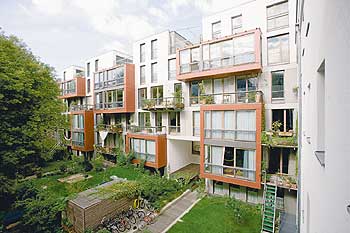 Innerstädtische Baugruppen-Bauten mit Kleingärten
