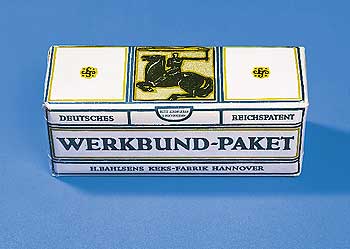 Karton mit der Aufschrift 'Werkbund-Paket'