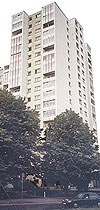 Privatisiertes Wohnhochhaus am Neuk&ouml;llner Dammweg
