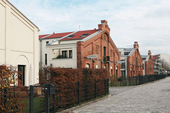 Neue Gebäude mit potemkinscher Denkmalfassade am 'Alten Schlachthof'