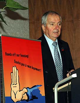 Der ehemalige deutsche Bauminister Klaus Töpfer als Gastredner beim Weltkongress der Internationalen Mieterallianz