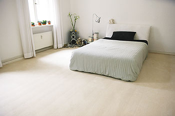 Schlafzimmer mit Teppichboden