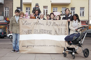 Mieter am Stuttgarter Platz mit Demo-Plakat