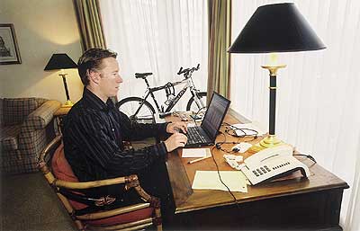 Laptop, Fahrrad, CNN: Dan Mosher im Net Hotel Heinrich Heine