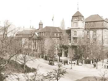 Historische Aufnahme vom ehemaligen Gerichtsgebäude in der Witzlebenstraße