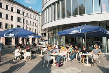 Straßencafé in der Innenstadt