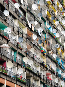 Satelliten-Antennen am 'Sozialpalast' in Schöneberg