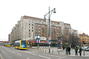 Modernisierter Block Karl-Liebknecht-Straße 15-23 am Alex