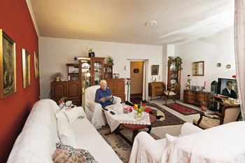 Geräumige Wohnung mit alleinstehender Seniorin