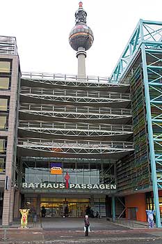 Eingang der Rathaus-Passagen in Mitte