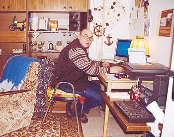 Manfred Hartmann in seinem Zimmer im Wohnprojekt Undine
