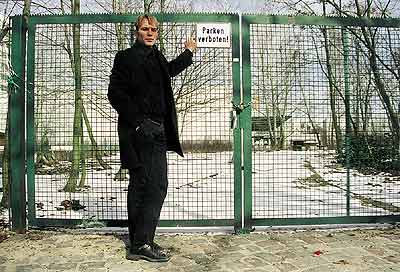 QM-Manager Lutz Sepke vor dem Eingang zum Bolzplatz Pohl- Ecke Flottwellstraße