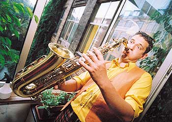 Saxophonspieler auf dem Balkon