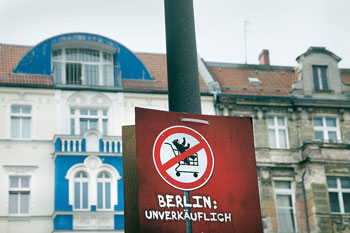 Protestplakat 'Berlin unverkäuflich'