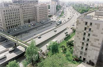 Stadtautobahn teilt das Cité-Gelände