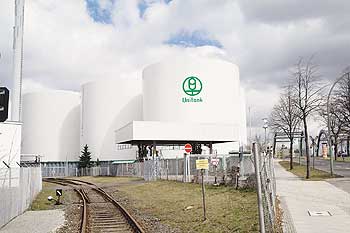 Treibstofftanks auf dem Gelände des Tanklagers in Rudow