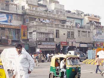 Geschäftiges Treiben herrscht am Chandni Chowk in Delhis Altstadt