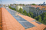 Solaranlage auf dem Dach eines privaten Altbaus in der Kreuzberger Oppelner Straße