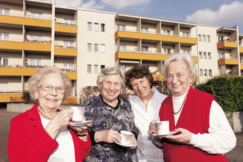 Seniorinnen beim Kaffeetrinken