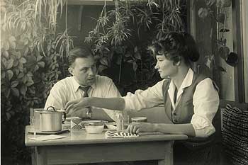 Frühstück auf dem Balkon 1958 mit Ehefrau Ellinor