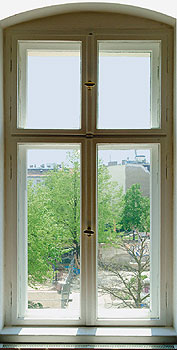 Kastendoppelfenster mit Blick auf Innenhof