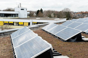 Solarkollektoren auf einem Hausdach