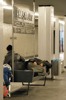 Obdachloser im U-Bahnhof Hansaplatz