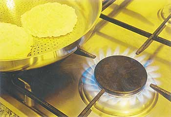 Küchenherd mit Gasflamme - Sammelklage gegen Preispolitik der GASAG