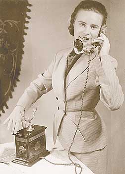 Sigrid Lange als 'Telefonfräulein' für eine DeTeWe-Werbekampagne im Jahr 1953