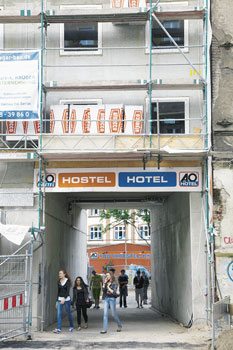 Durchgang zum Hostel/Hotel