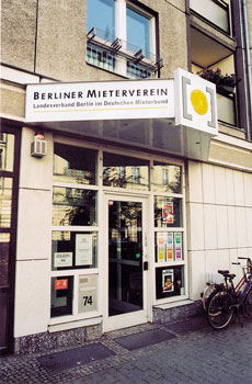 Eingang zur ehemaligen Hauptgeschäftsstelle des Berliner Mietervereins