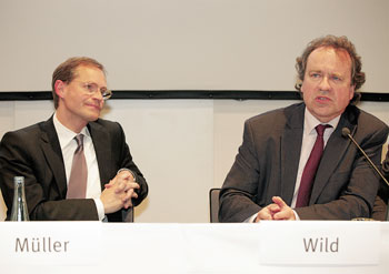 Stadtentwicklungssenator Michael Müller, neben ihm der BMV-Geschäftsführer