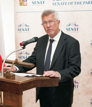 Sven Bergenstråhle, Präsident der International Union of Tenants (IUT)