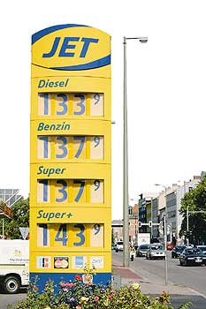 Preisschild einer JET-Tankstelle