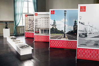 Blick in die Ausstellung 'Das Architektonische Erbe des Realsozialismus in Berlin und Warschau'