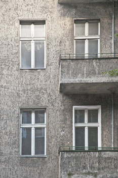 Graue Fassade der Weisestraße 47