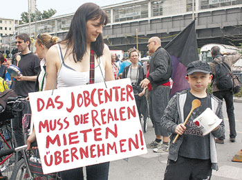 Demonstration gegen unzureichende Grundsicherung von Arbeitslosen
