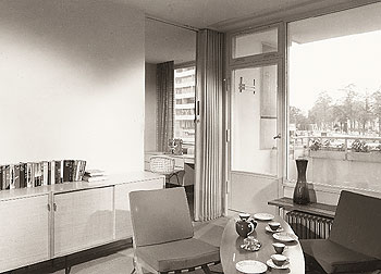 Alt eingerichtetes Wohnzimmer der 50er Jahre