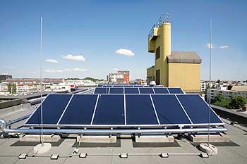 Erneuerbare Energie: Solaranlage auf dem Hausdach