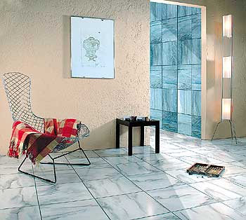 Zimmer mit Laminat-Fußboden