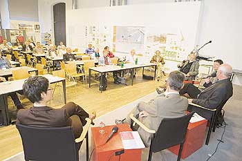 Teilnehmer des Symposiums 'Wie gewohnt?' im Deutschen Architektur-Zentrum