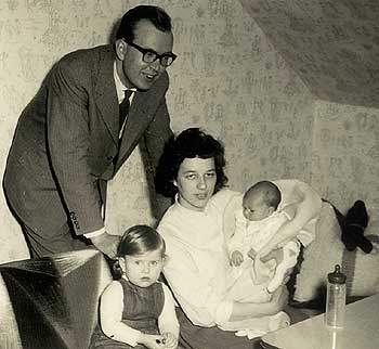 Januar 1961: die junge Familie Lachmann in ihrer neuen Wohnung am Eichborndamm