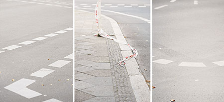 3 Fotos mit Markierungstreifen auf Asphalt, Bild in der Mitte: Bordsteinkante mit rot/weißem Absperrband